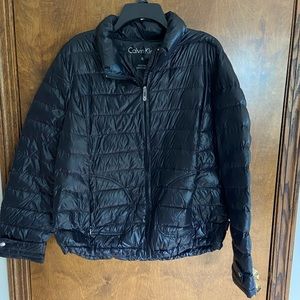 CALVIN KLINE. Size XL. Black puffer coat. Very light weight.